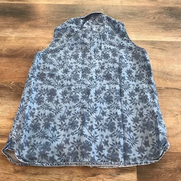 Buffalo Button Up Tank - Picture 3 of 5